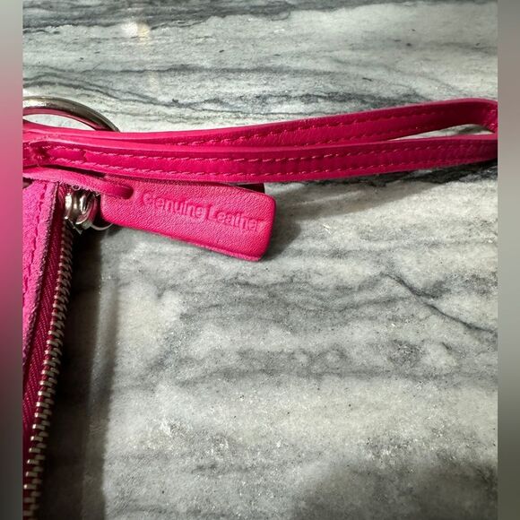 BATH & BODY WORKS | RED SUEDE WRISTLET‎ - Picture 3 of 7